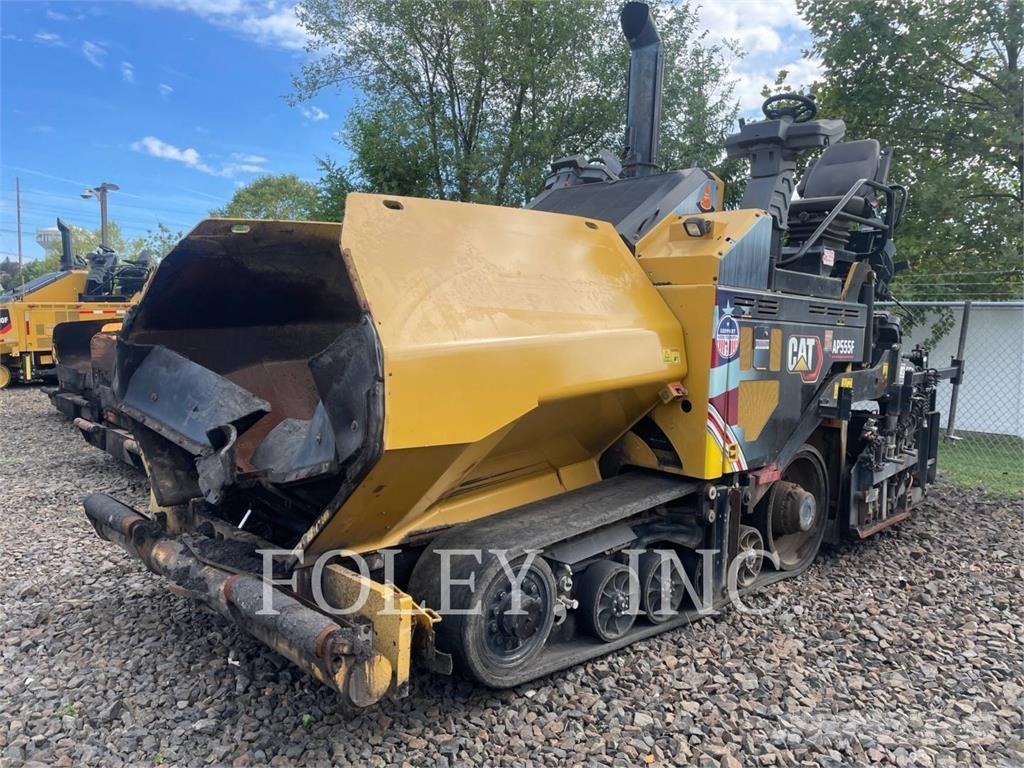CAT AP555F Finišery