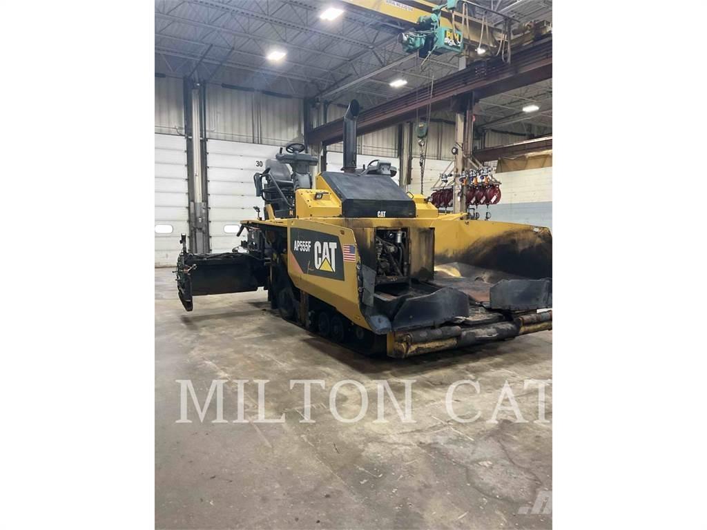 CAT AP555F Finišery