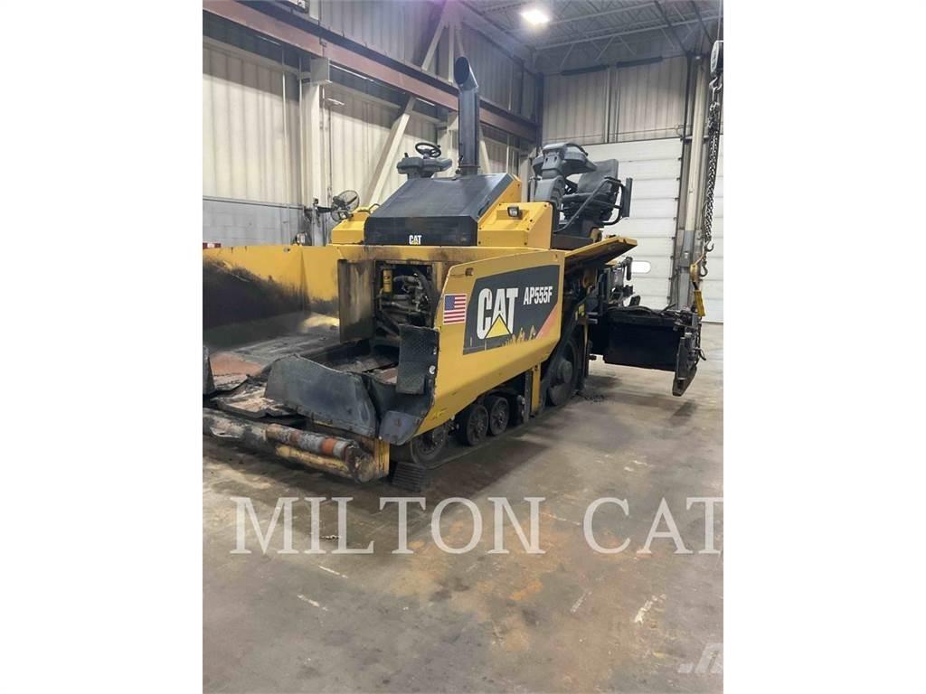CAT AP555F Finišery