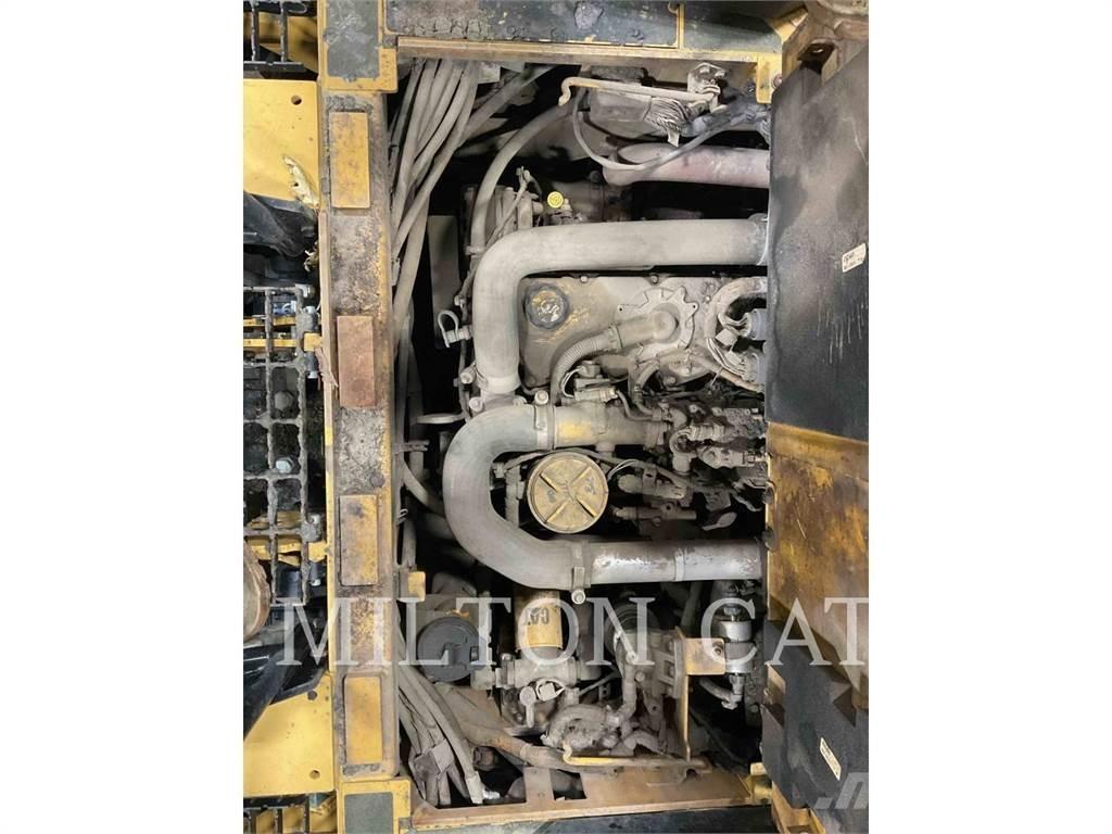 CAT AP555F Finišery