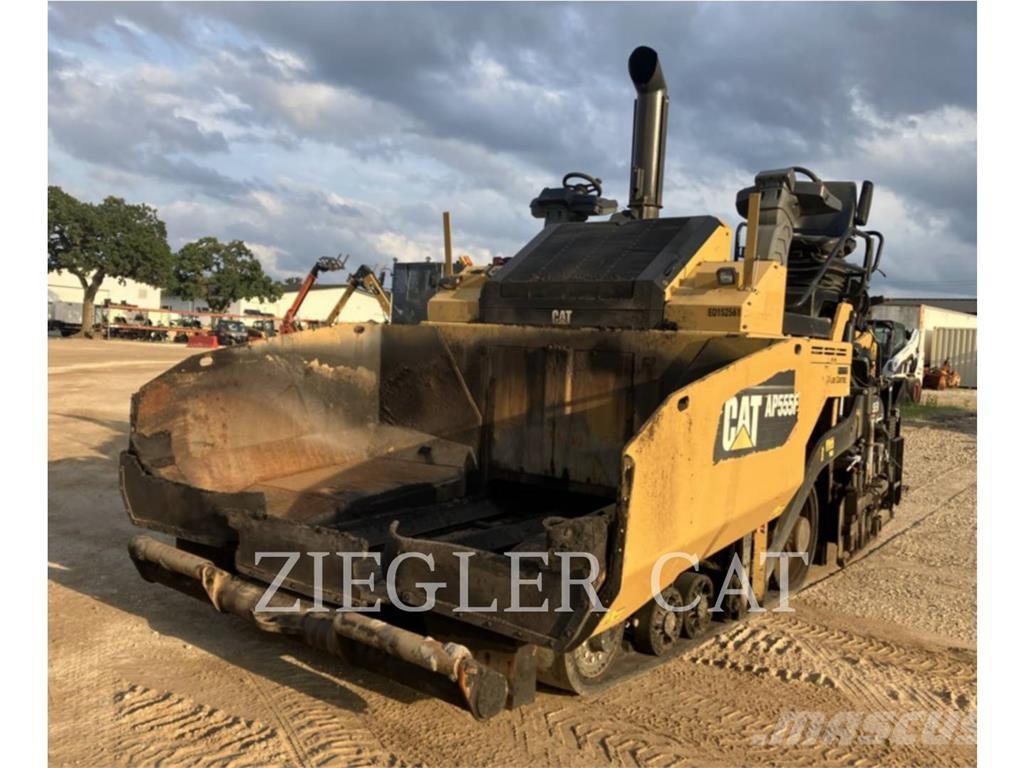 CAT AP555F Finišery