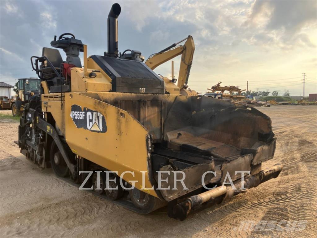 CAT AP555F Finišery