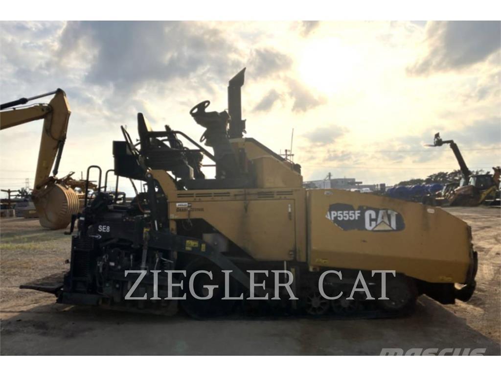 CAT AP555F Finišery