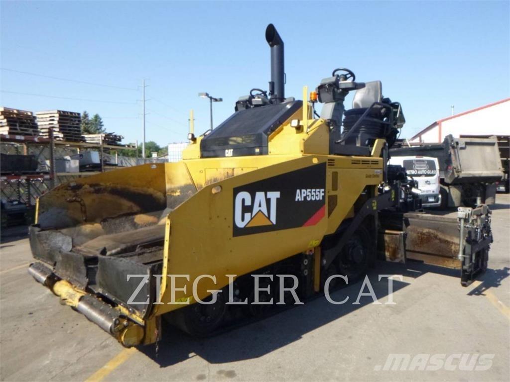 CAT AP555F Finišery