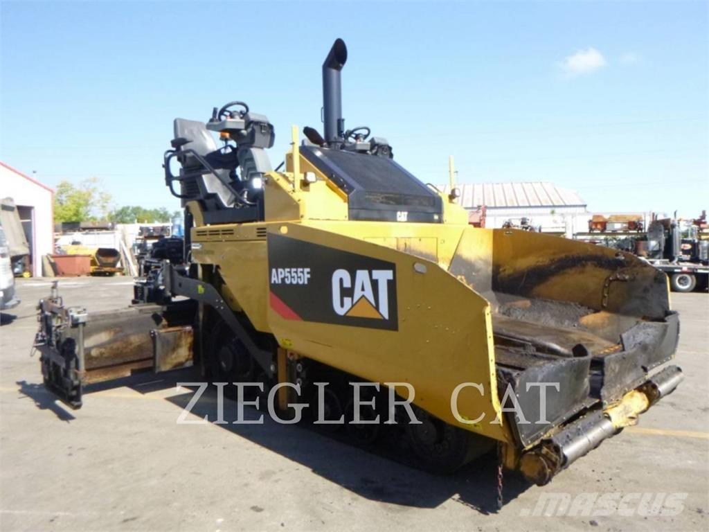 CAT AP555F Finišery