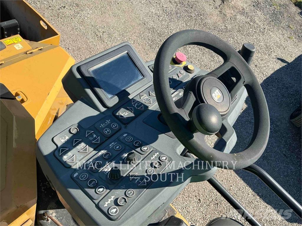 CAT AP555F Finišery