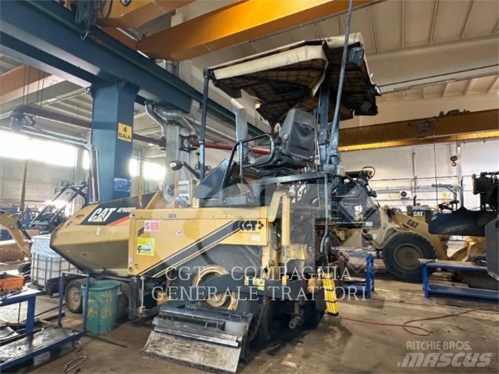 CAT AP600D Finišery