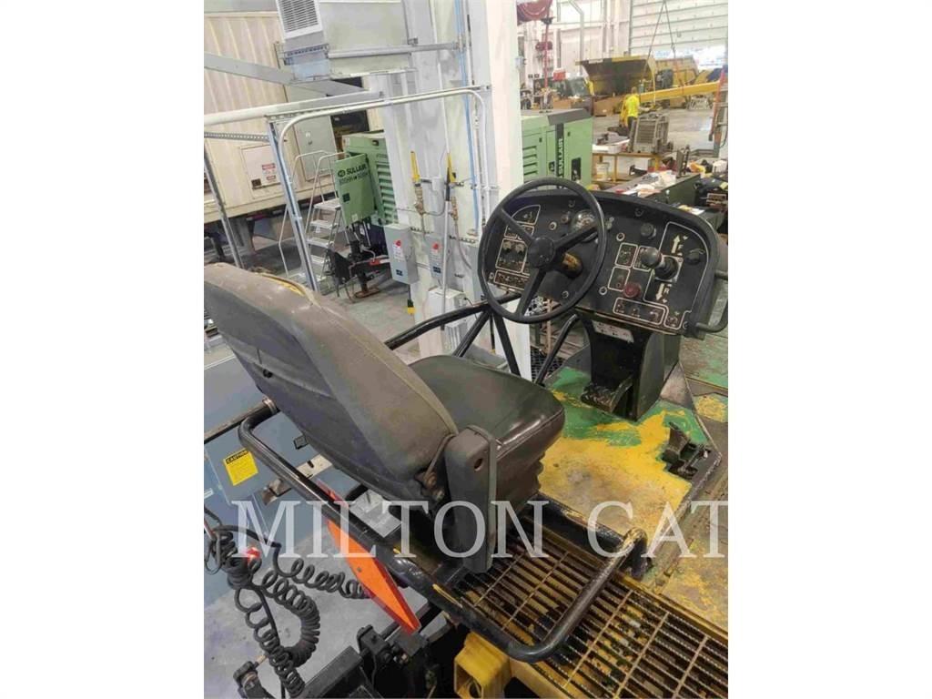 CAT BG-2455D Finišery