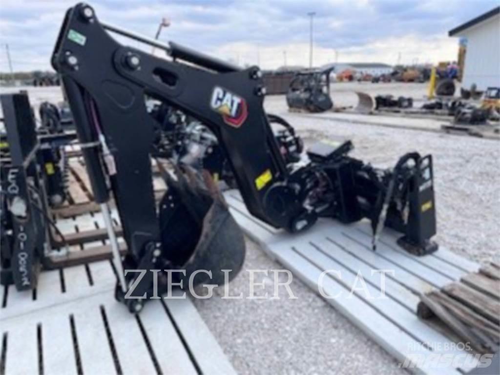 CAT BH130 Hloubkové lopaty