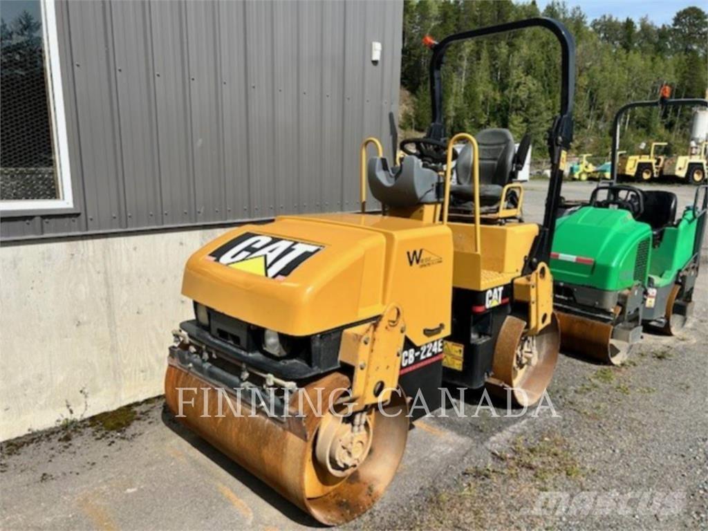 CAT CB-224E Půdní kompaktory