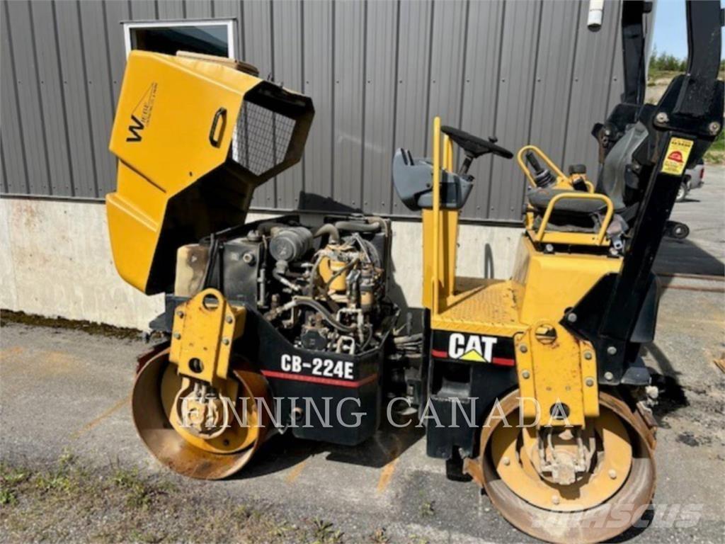 CAT CB-224E Půdní kompaktory