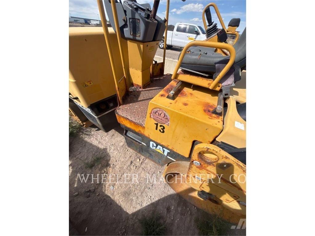 CAT CB-334E Kombinované válce