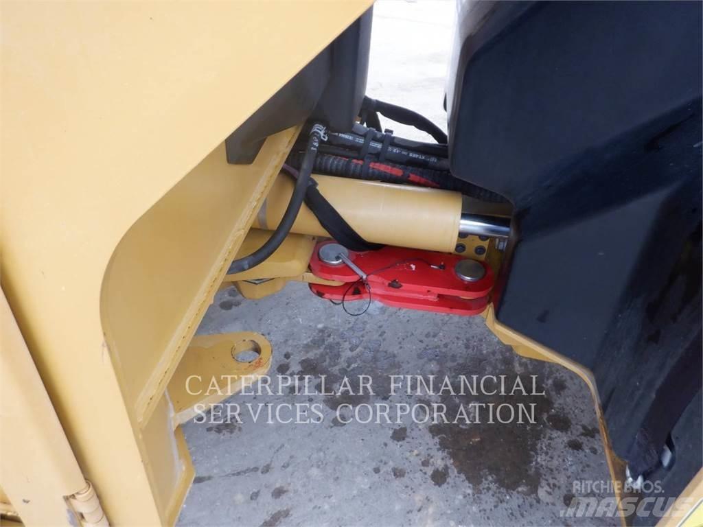 CAT CB10 Tandemové válce