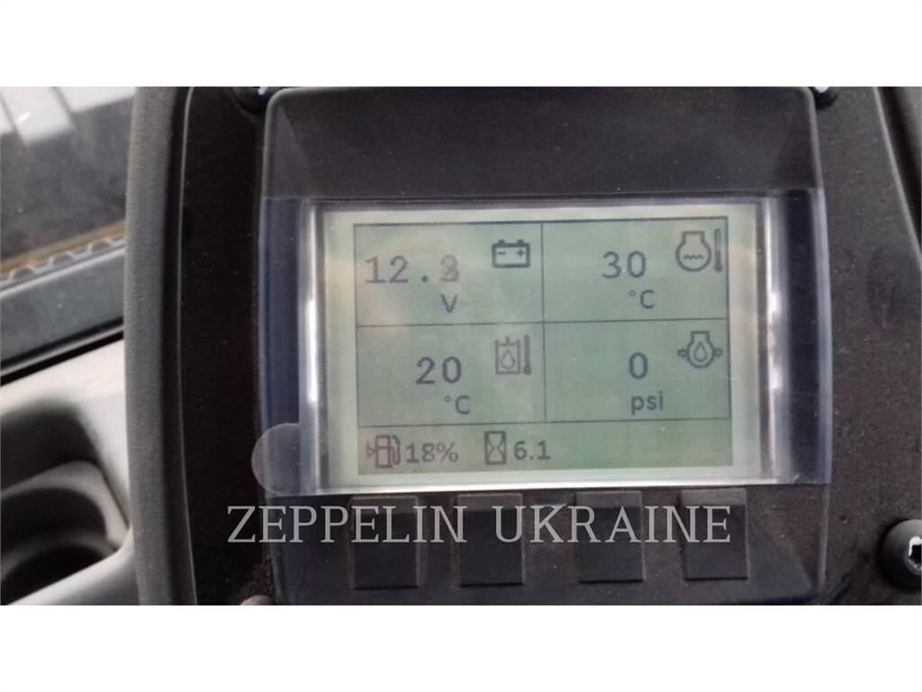 CAT CB10 Půdní kompaktory