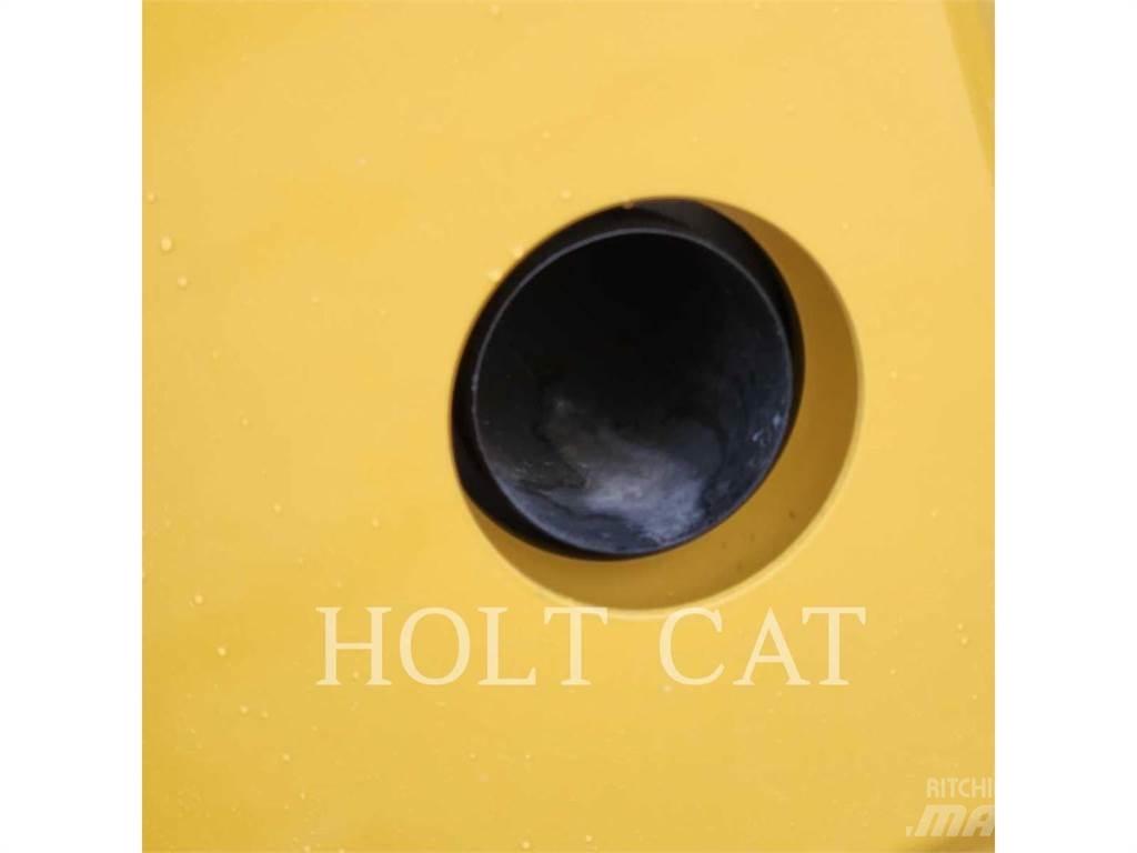 CAT CB15 Kolové nakladače