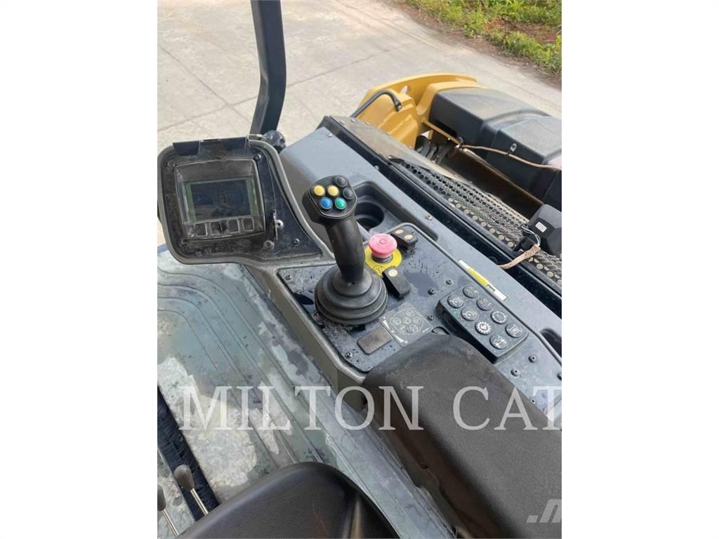 CAT CB15 Půdní kompaktory