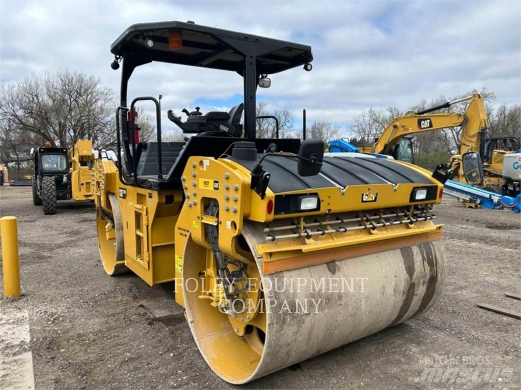 CAT CB15-01 Půdní kompaktory