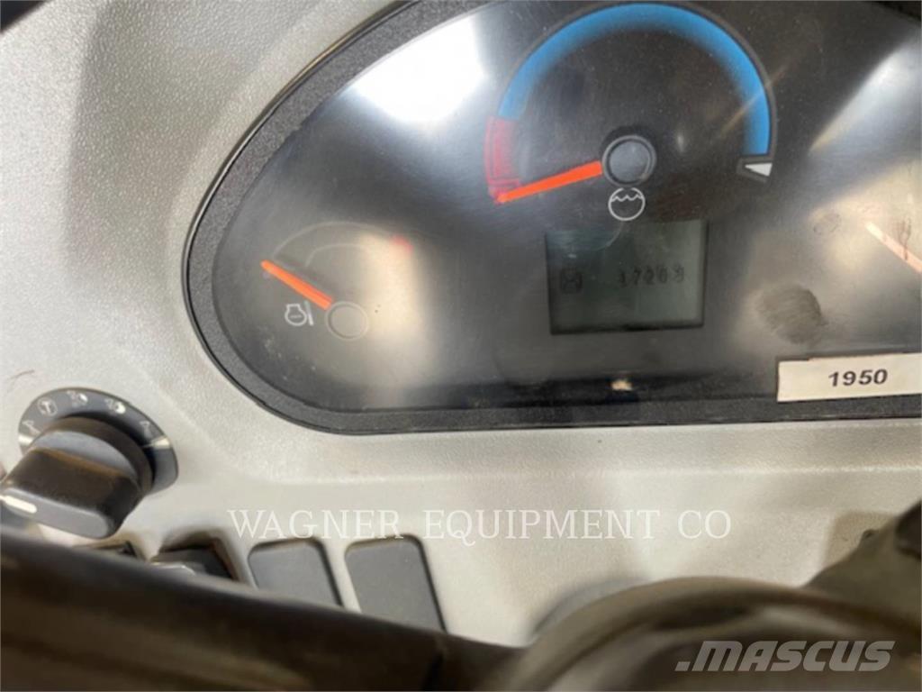 CAT CB2.7-03 Půdní kompaktory