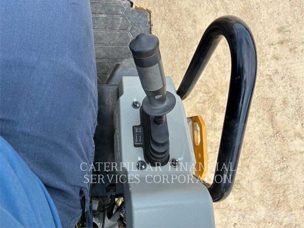 CAT CB2.703 Tandemové válce
