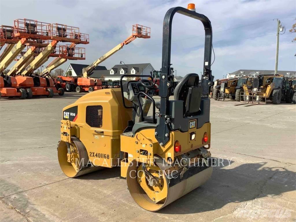 CAT CB24B Tandemové válce