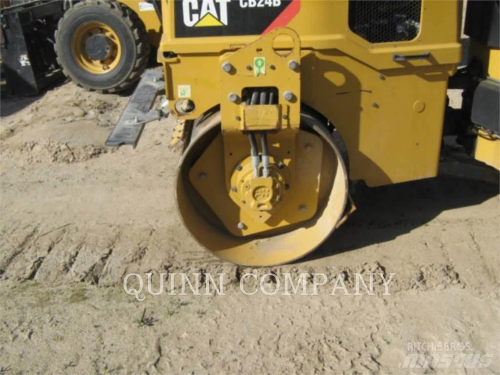 CAT CB24B Tandemové válce