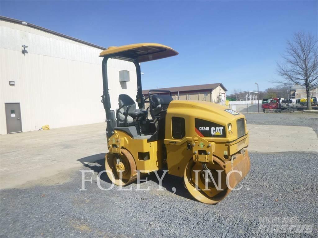 CAT CB24B Tandemové válce