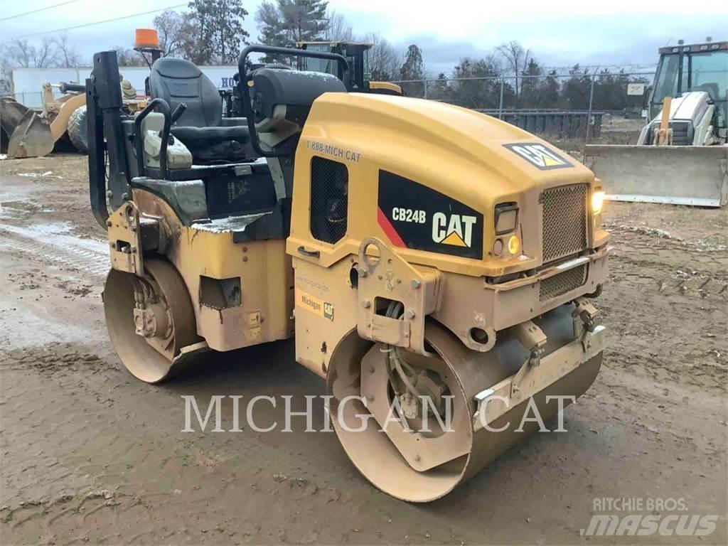 CAT CB24B Tandemové válce