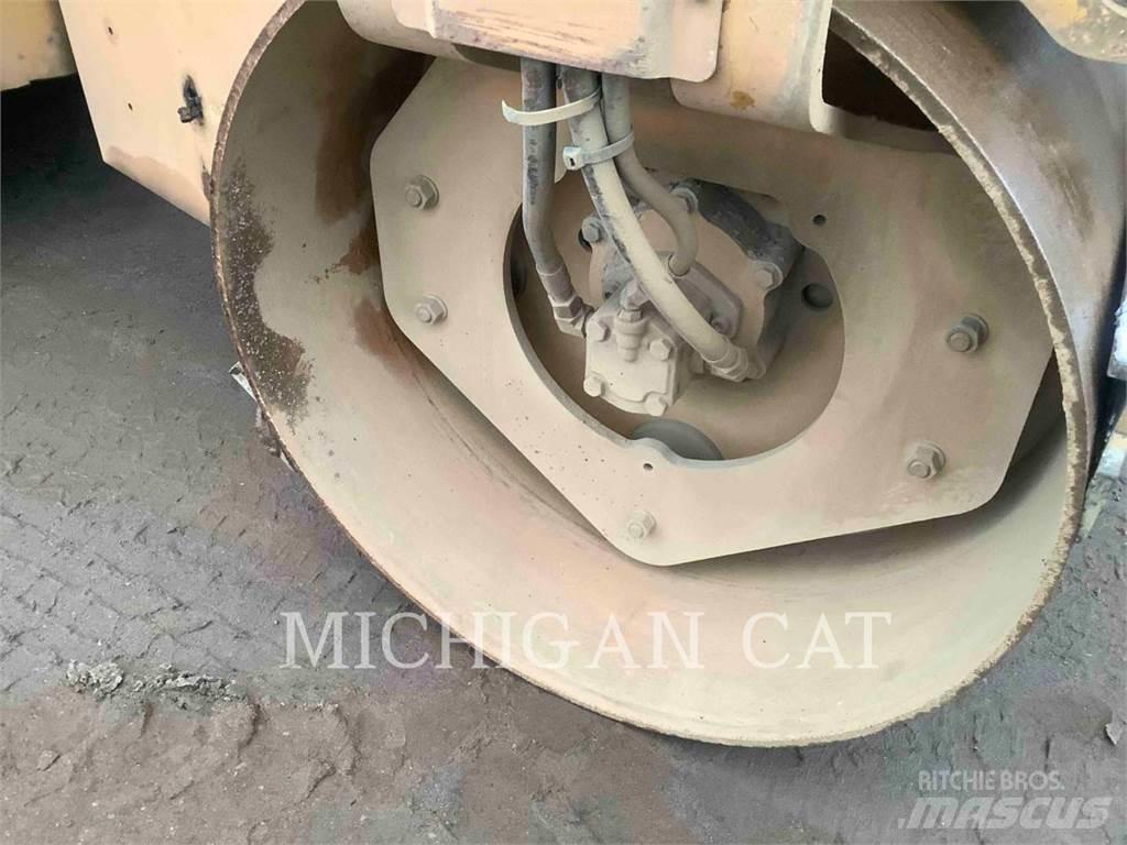 CAT CB24B Tandemové válce
