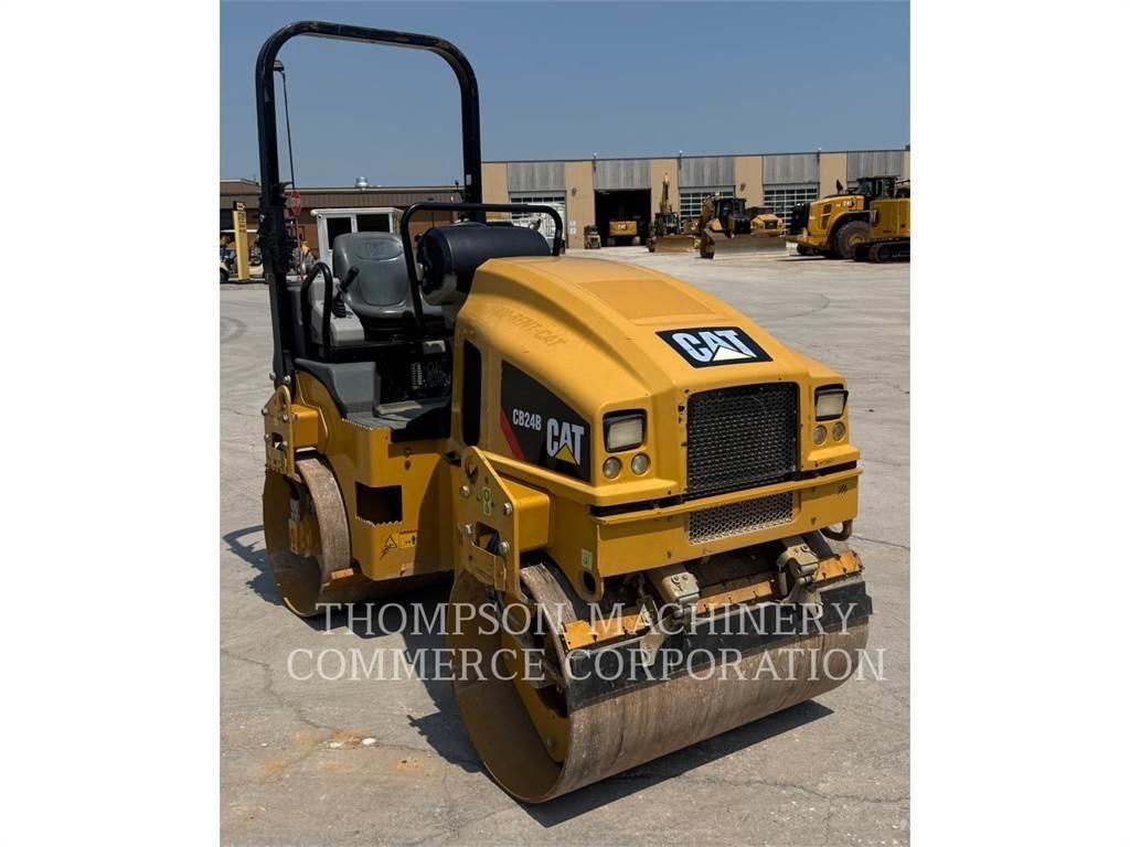 CAT CB24B Tandemové válce