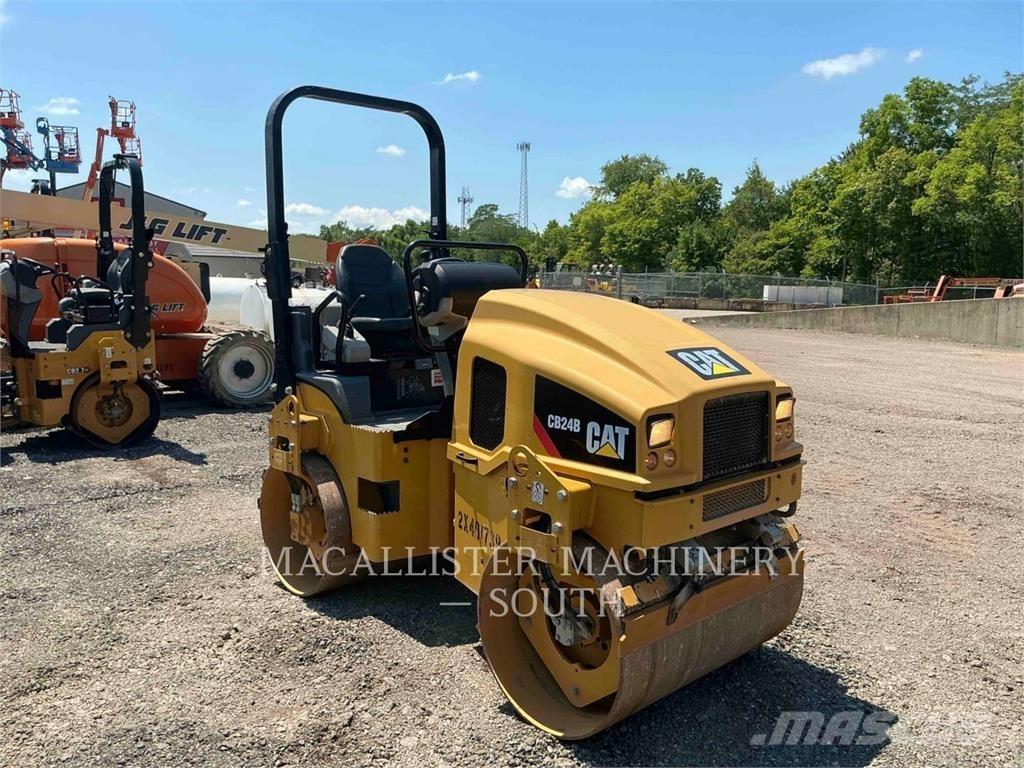 CAT CB24B Tandemové válce