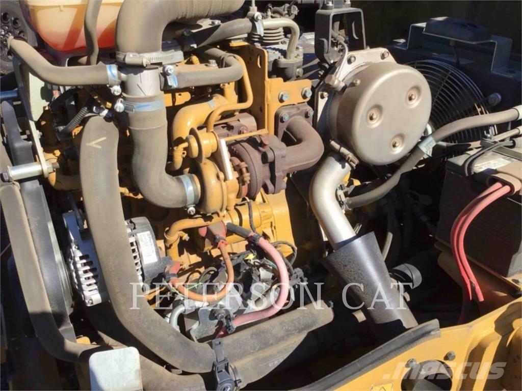 CAT CB24B Tandemové válce