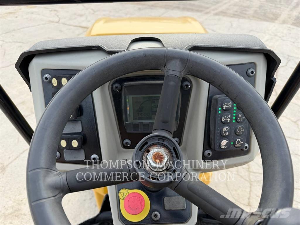 CAT CB24B Tandemové válce