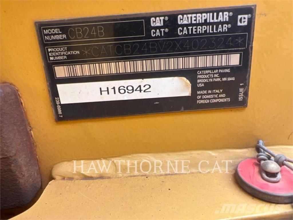 CAT CB24B Půdní kompaktory