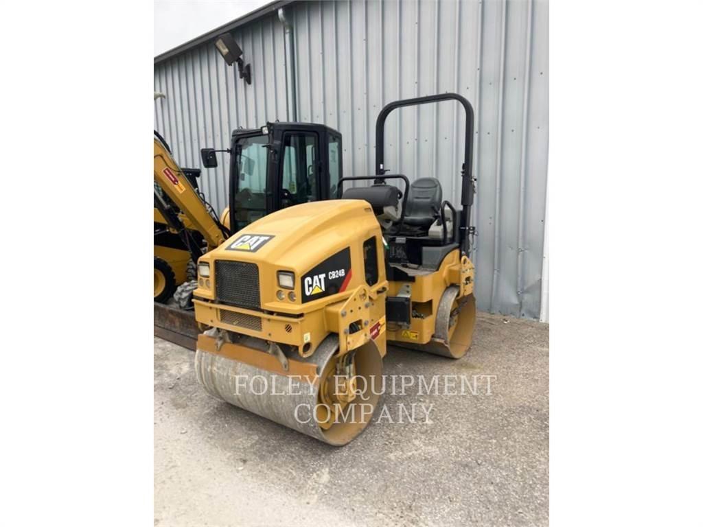 CAT CB24B Půdní kompaktory