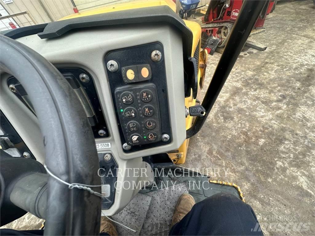 CAT CB34B Půdní kompaktory
