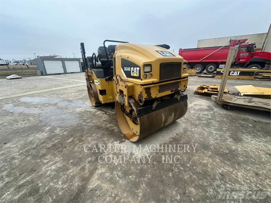 CAT CB34B Půdní kompaktory