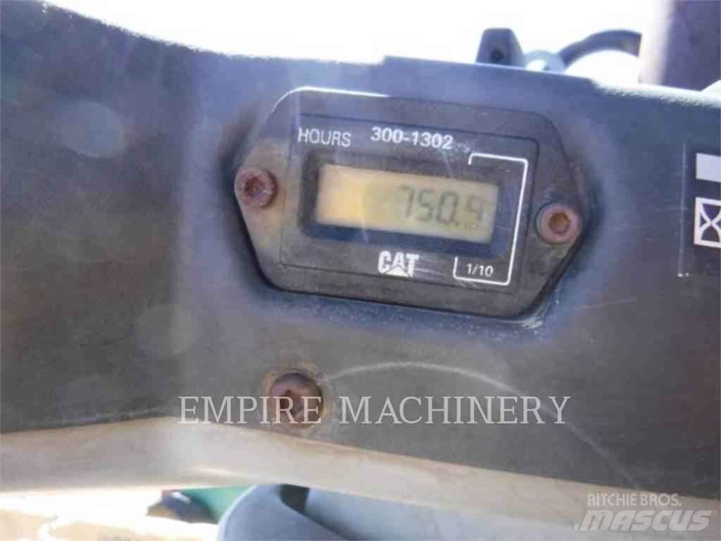 CAT CB434D Tandemové válce