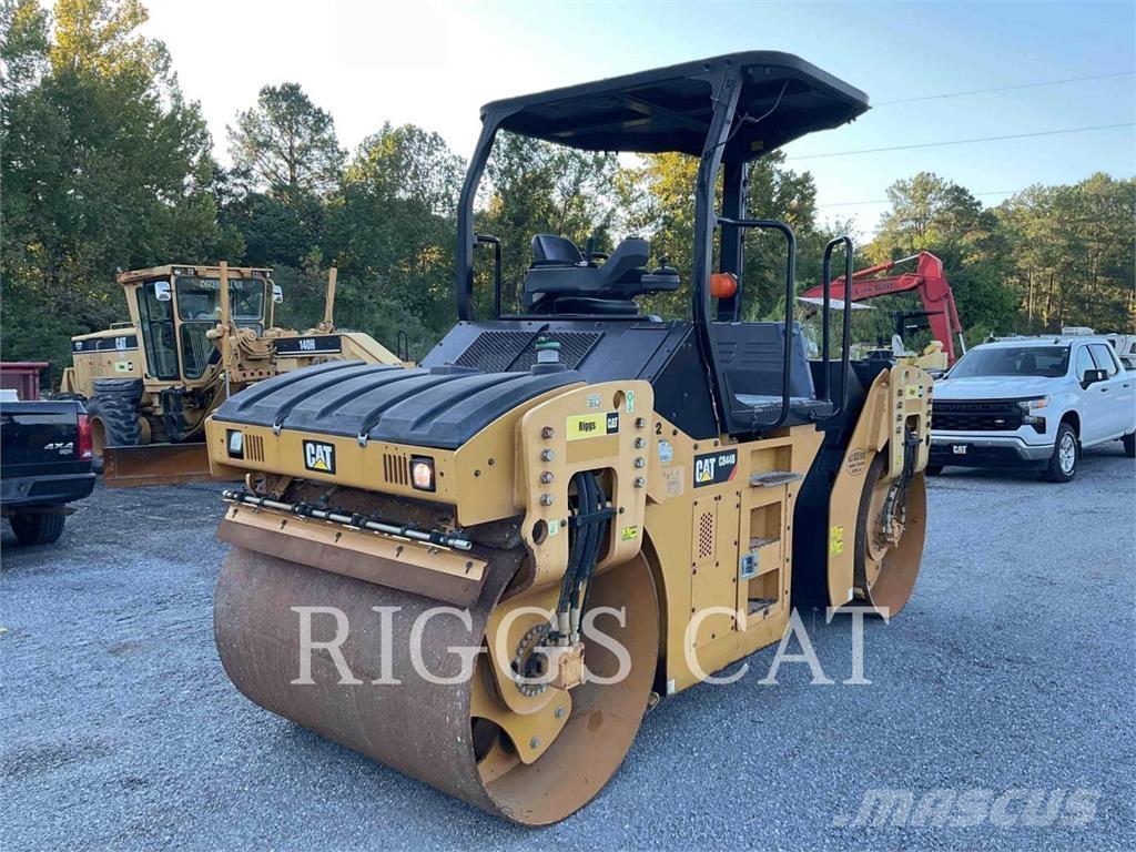 CAT CB44B Tandemové válce