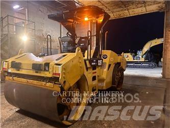 CAT CB534D Půdní kompaktory