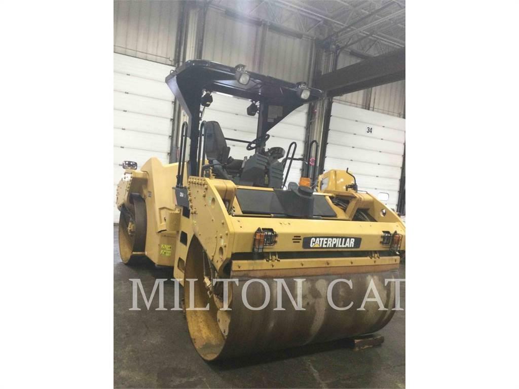 CAT CB54 XW Půdní kompaktory