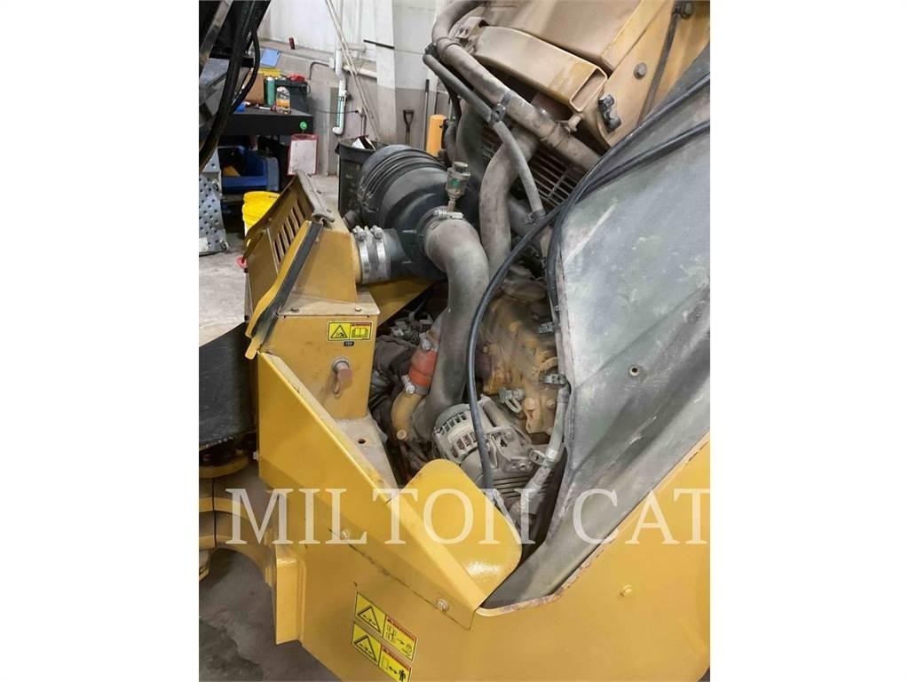 CAT CB54 XW Půdní kompaktory