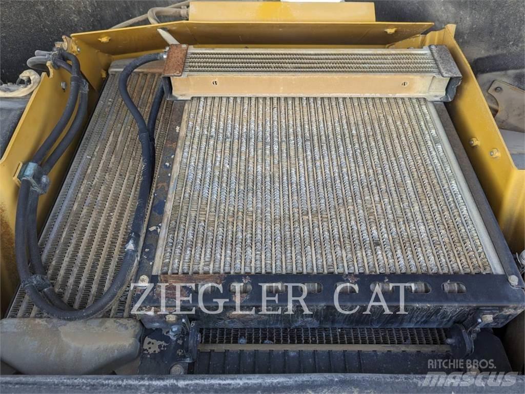 CAT CB64 Půdní kompaktory