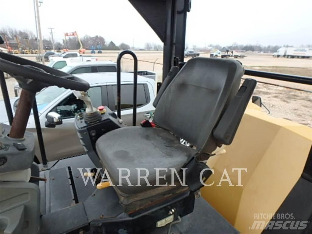 CAT CB64 Finišery