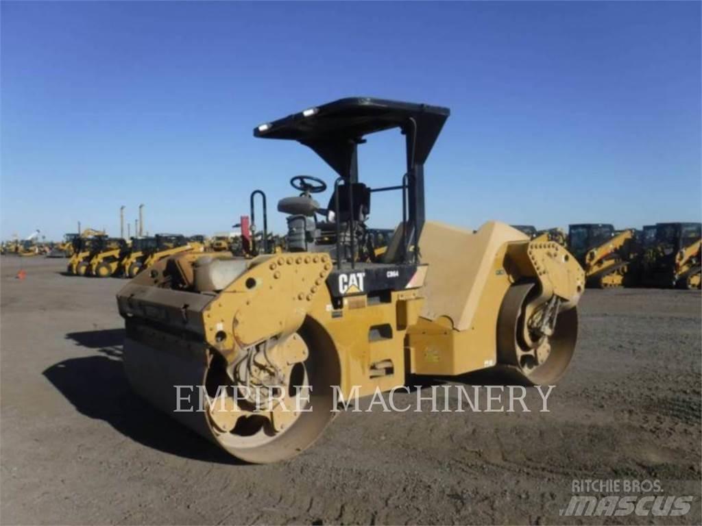 CAT CB64 Tandemové válce