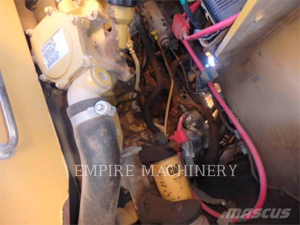 CAT CB66B Tandemové válce