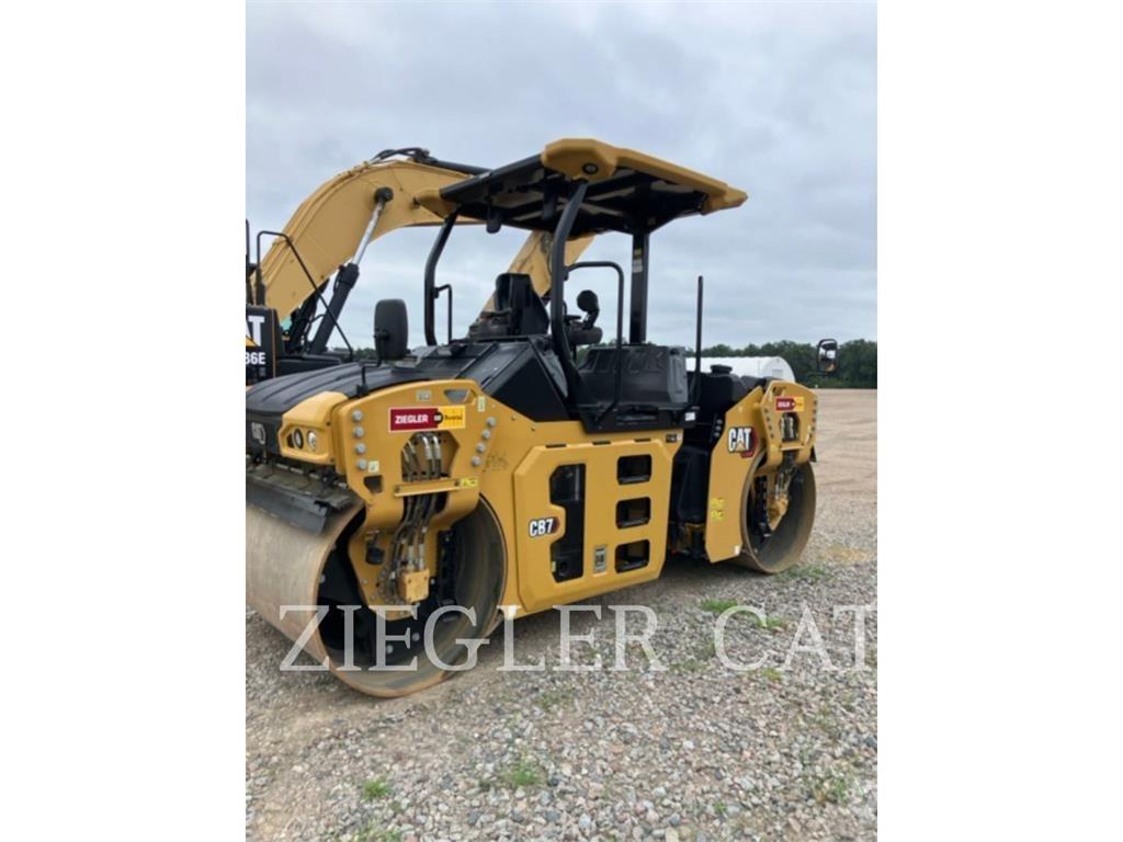 CAT CB7-02 Půdní kompaktory