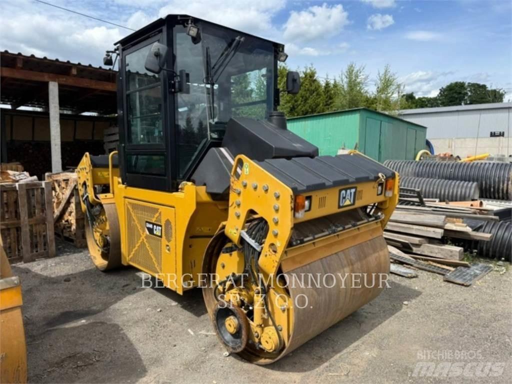 CAT CD44B Tandemové válce