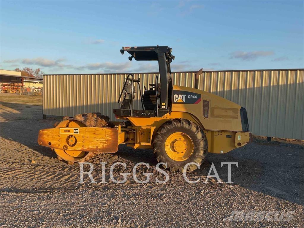 CAT CP44 Půdní kompaktory