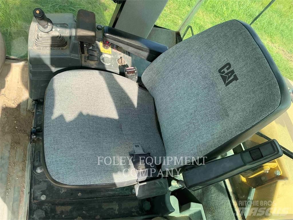 CAT CP56 Půdní kompaktory