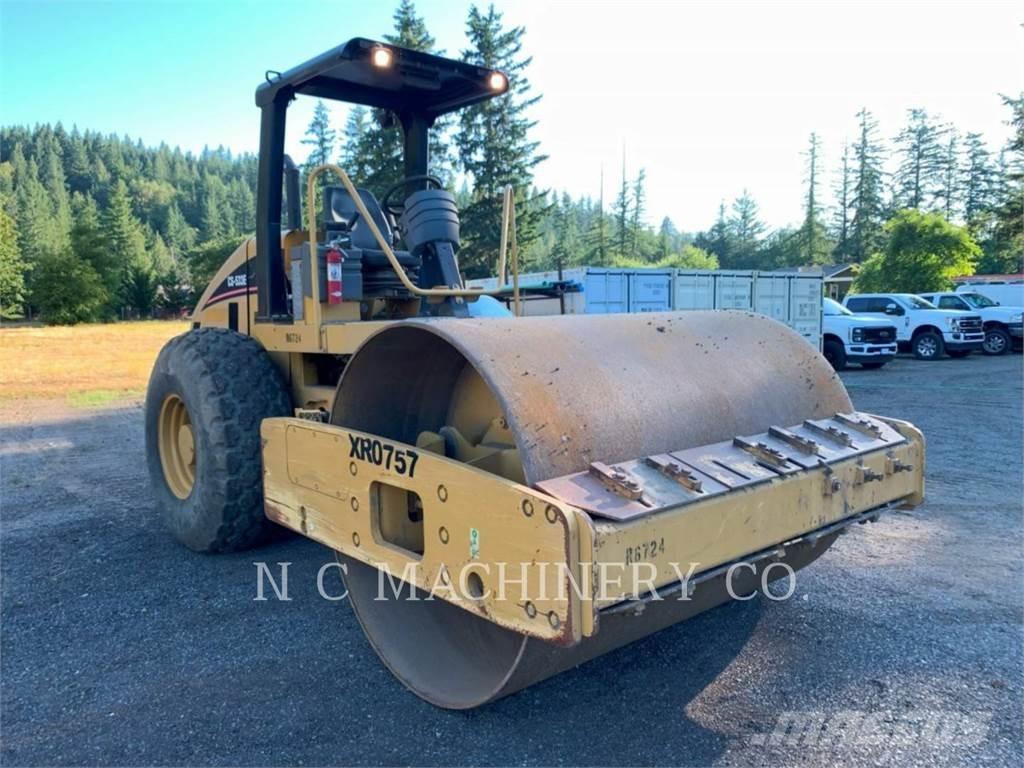 CAT CS-533E Finišery
